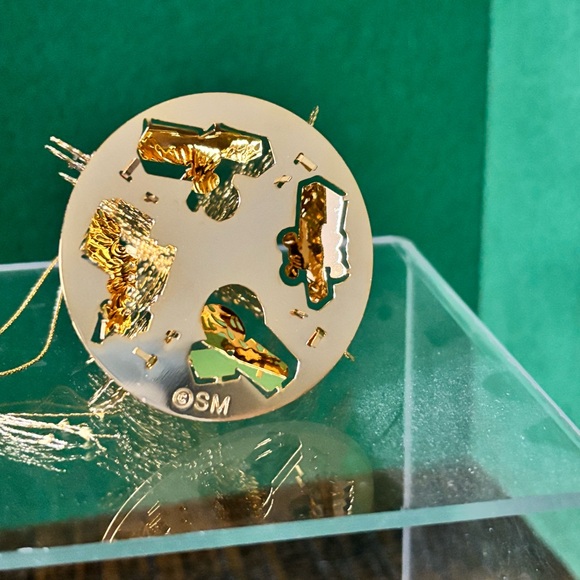 Gold plated Brass medium weight 2d christmas tree ornament, labeled SM, no box - Picture 8 of 9